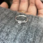 J610 Vine Daisy Flower Ring, Niche Design Light Luxury and High-End 2025 New Resin Ring - Image 2