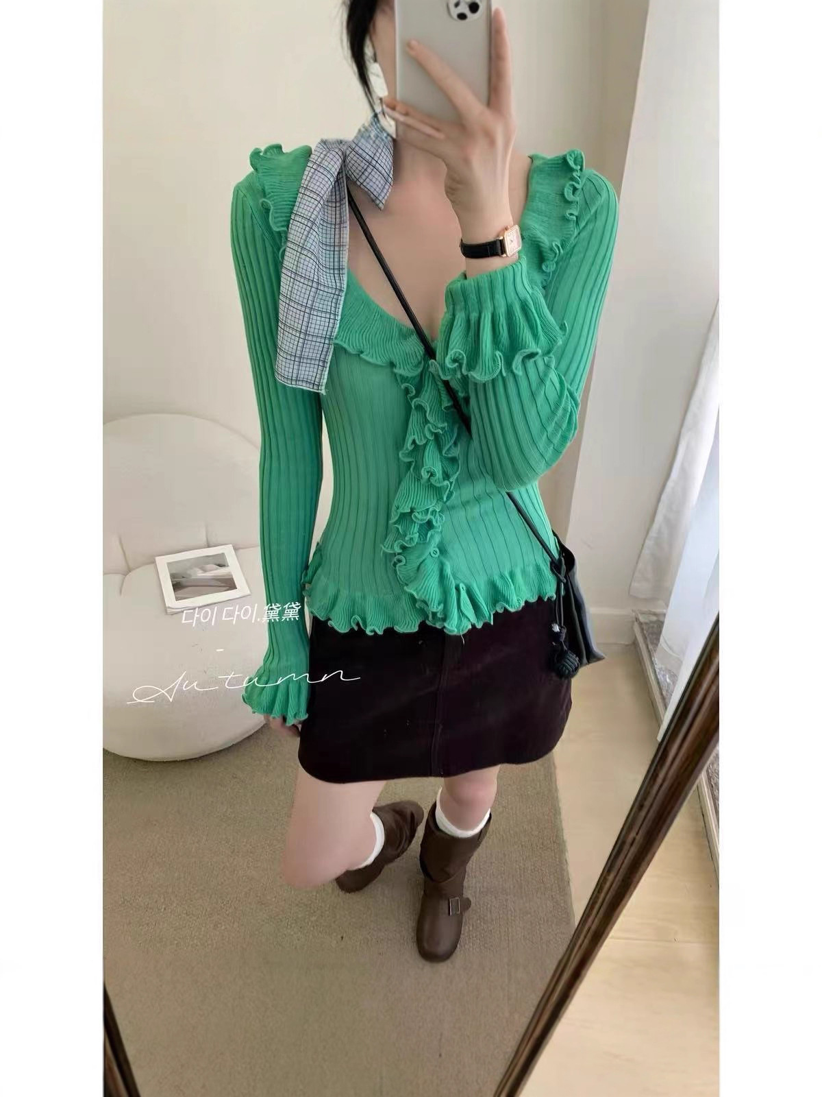 O1CN013aFGBS1XU9y6NjNbc_2216053322926-0-cib-2.jpg Recommended! Ruffled V-neck wool knit base shirt for women, new autumn/winter slimming ruffle edge top - Image 1