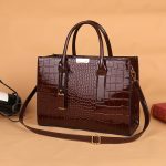 2026 cross-border wholesale crocodile pattern crossbody handbag European and American retro travel new fashion shoulder bag bag women's bag - Image 4