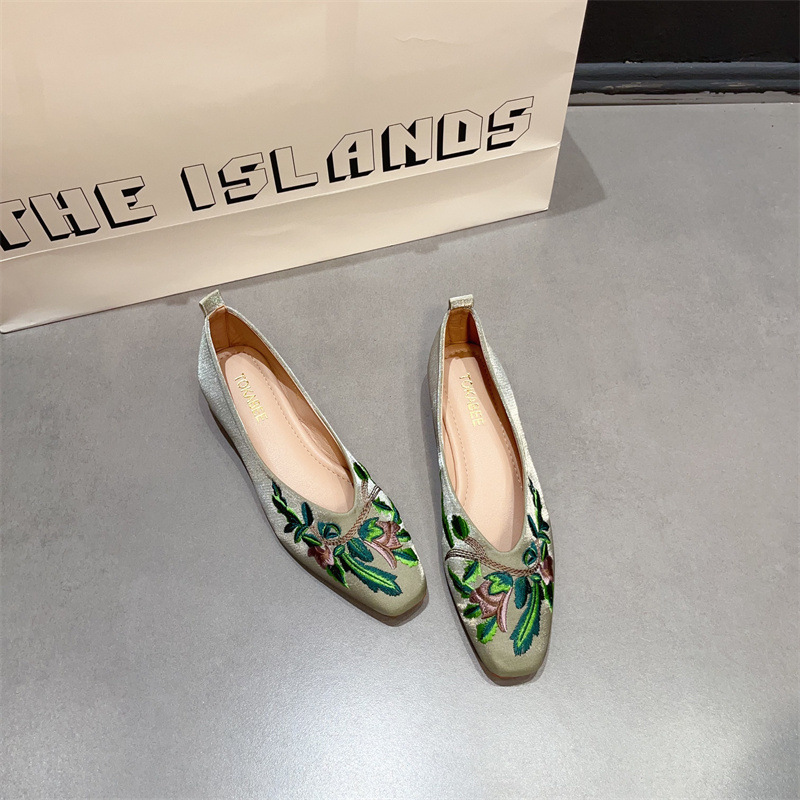 O1CN0158ZDVX1Kf4NFay39f_2219676951190-0-cib.jpg Chunky heels, Chinese national style square-toe flat-top shoes, shallow shoes, vintage embroidered qipao Hanfu shoes, shallow low-heel shoes for women - Image 1