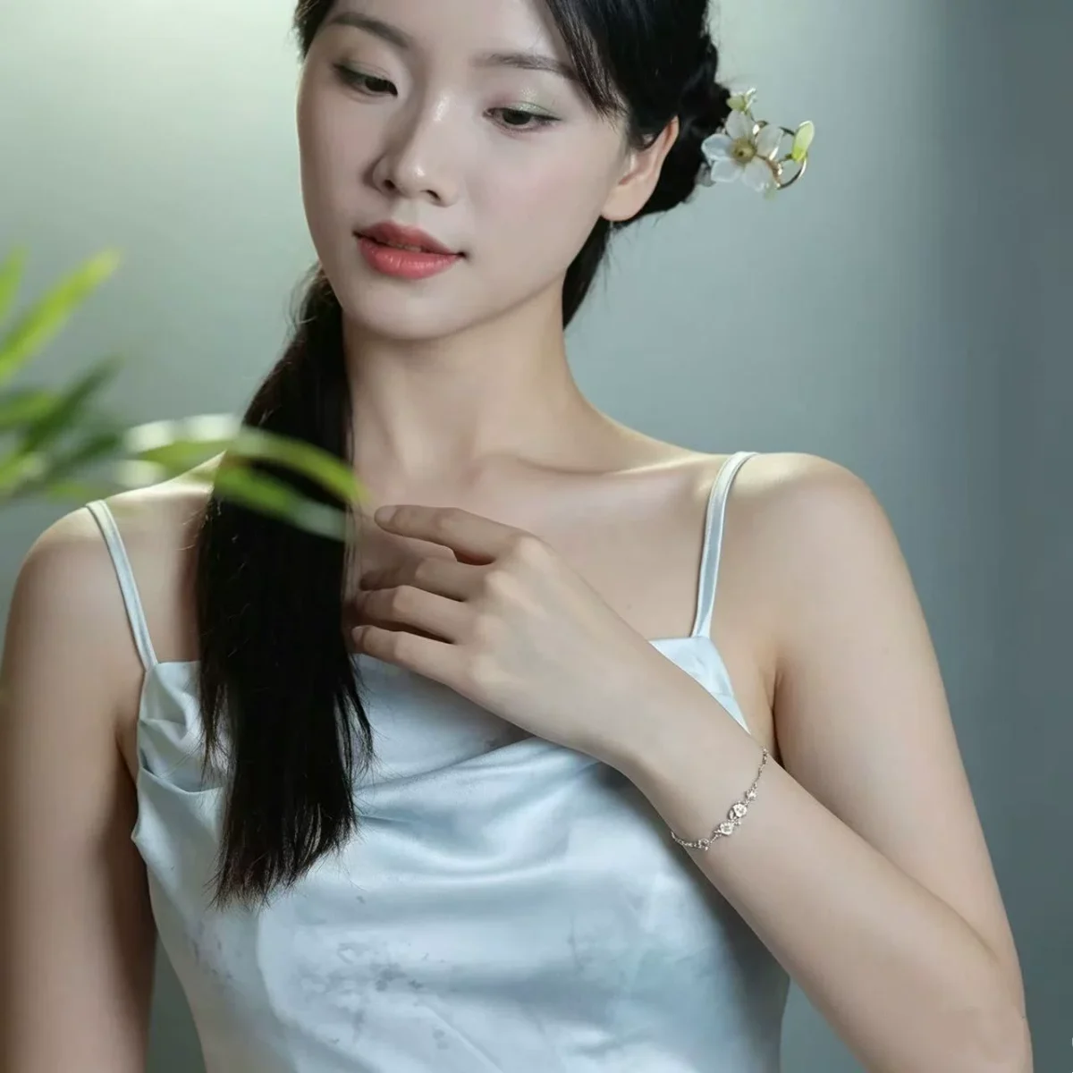 Moli women's bracelet is a niche, light, luxurious, and high-end birthday gift for girls, girlfriends, and best friends for Qixi Valentine's Day - Image 5