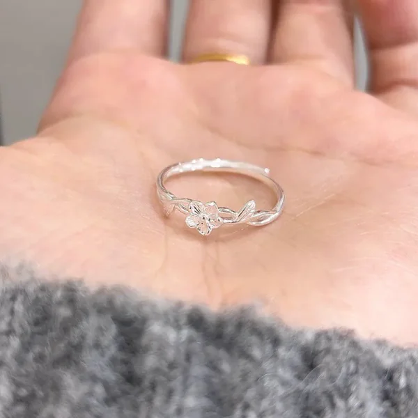 J610 Vine Daisy Flower Ring, Niche Design Light Luxury and High-End 2025 New Resin Ring