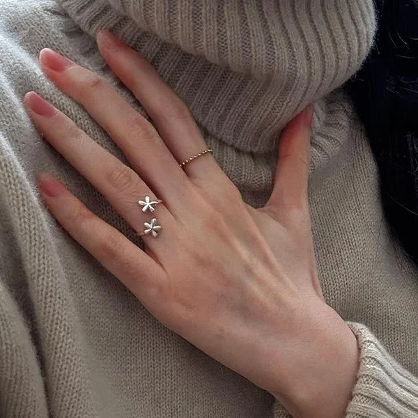 Layered silver flower ring, female cold style, high-end food ring, super fairy niche design, commuting versatile ring