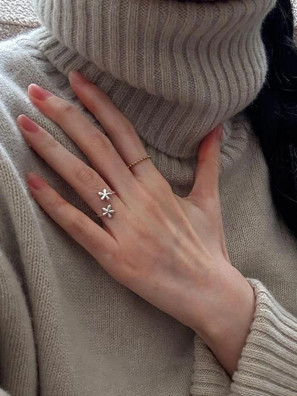 O1CN01ExaQNt2MSpFCcgZ8Qcrop1000600800_2215736649827.webp Layered silver flower ring, female cold style, high-end food ring, super fairy niche design, commuting versatile ring - Image 1