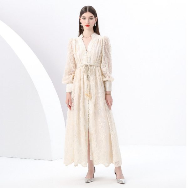 French high-end women's dress 2025 spring waist cinching heavy industry embroidered V-neck balloon sleeve single-breasted long skirt
