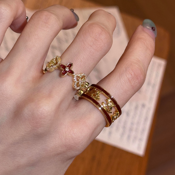 Vintage burgundy sparkling rhinestone four-leaf flower ring for women, light luxury niche design, high-end brightening pony index finger ring