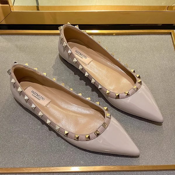 In Stock~ V Family Willow Spike Singles for Women, 2026 New Fashionable Shallow Soft Sole Versatile Patent Leather Pointed Toe Flats for Women