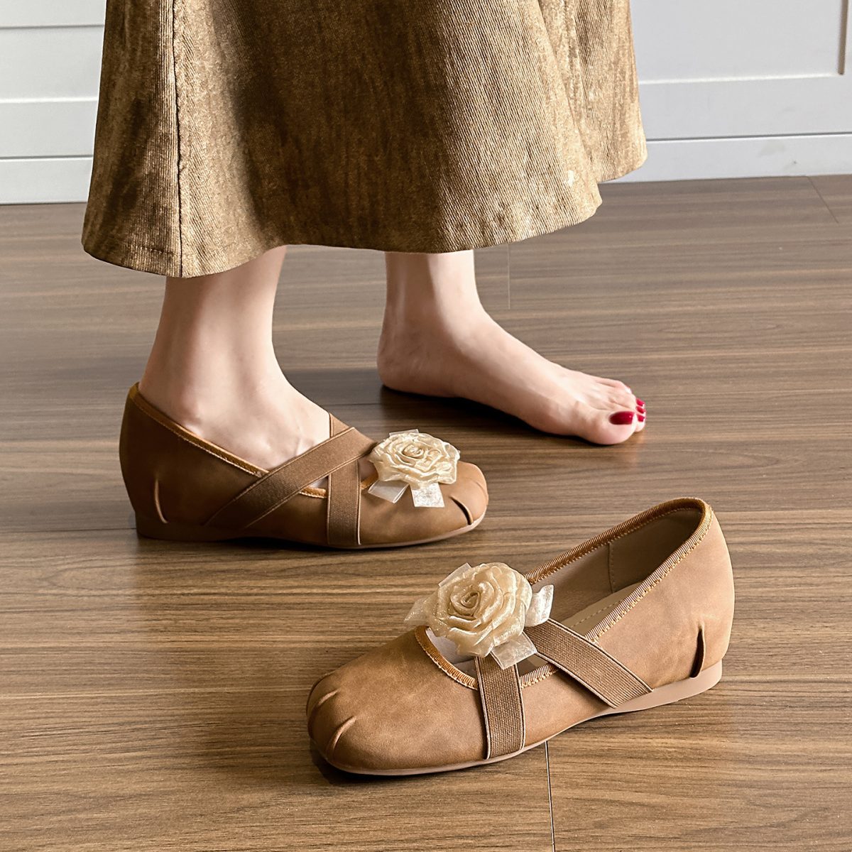 Spot ~ 5CM French fairy-style flower ballet shoes female cross-strap pig nose single shoe girl - Image 4