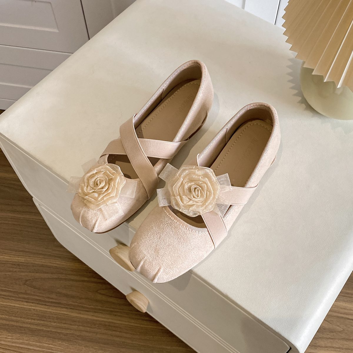 Spot ~ 5CM French fairy-style flower ballet shoes female cross-strap pig nose single shoe girl - Image 2