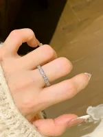 Fall at a glance! Super flash full diamond ring, women's light luxury, high-end tail ring, plain ring ring, women's niche design ring - Image 2