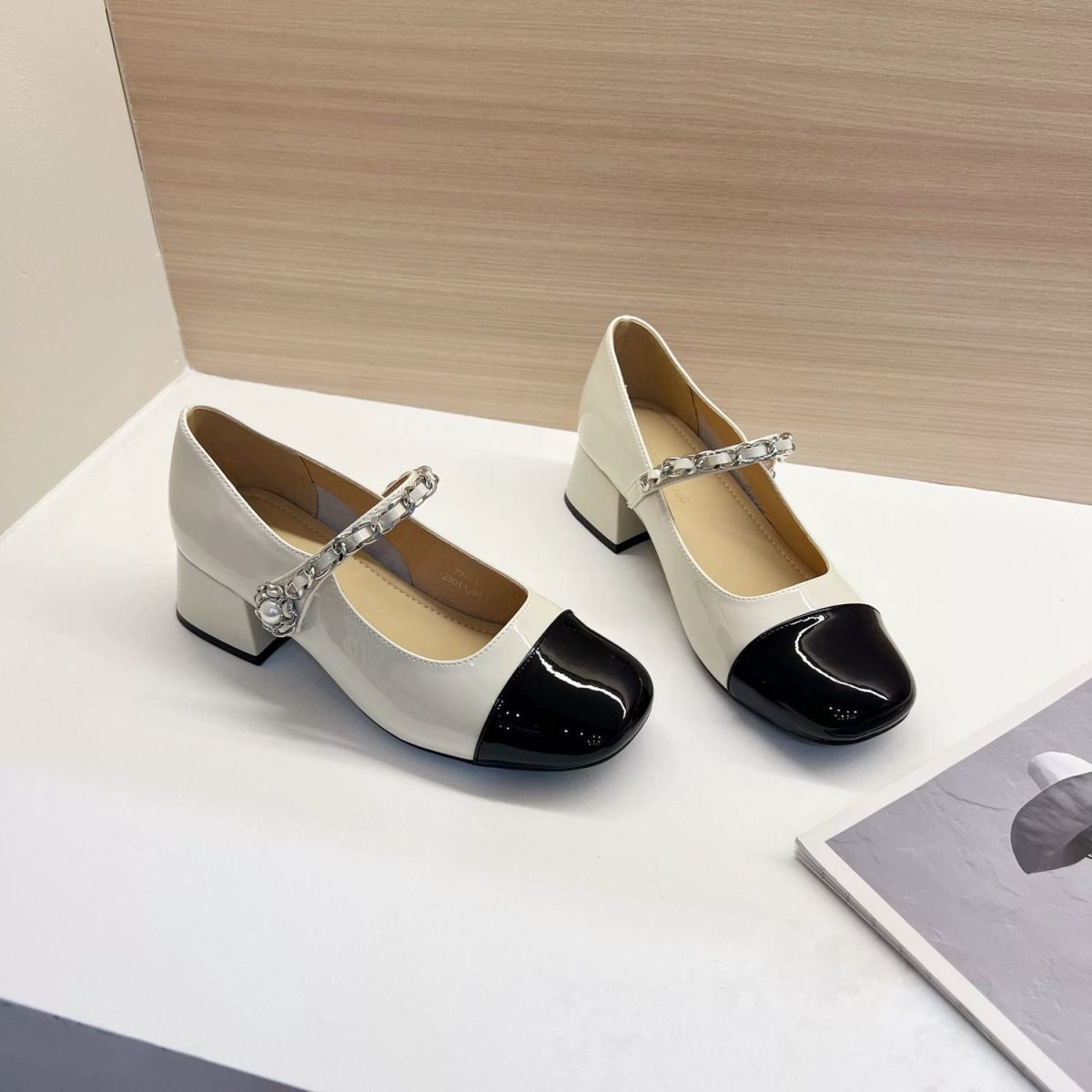 Pearl Shoes Mary Jane Shoes Women's 2024 New Pre-Spring Small Fragrance Retro Thick Heel Medium Heel Small Leather Shoes Autumn - Image 2