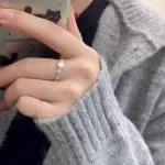 J610 Vine Daisy Flower Ring, Niche Design Light Luxury and High-End 2025 New Resin Ring - Image 3