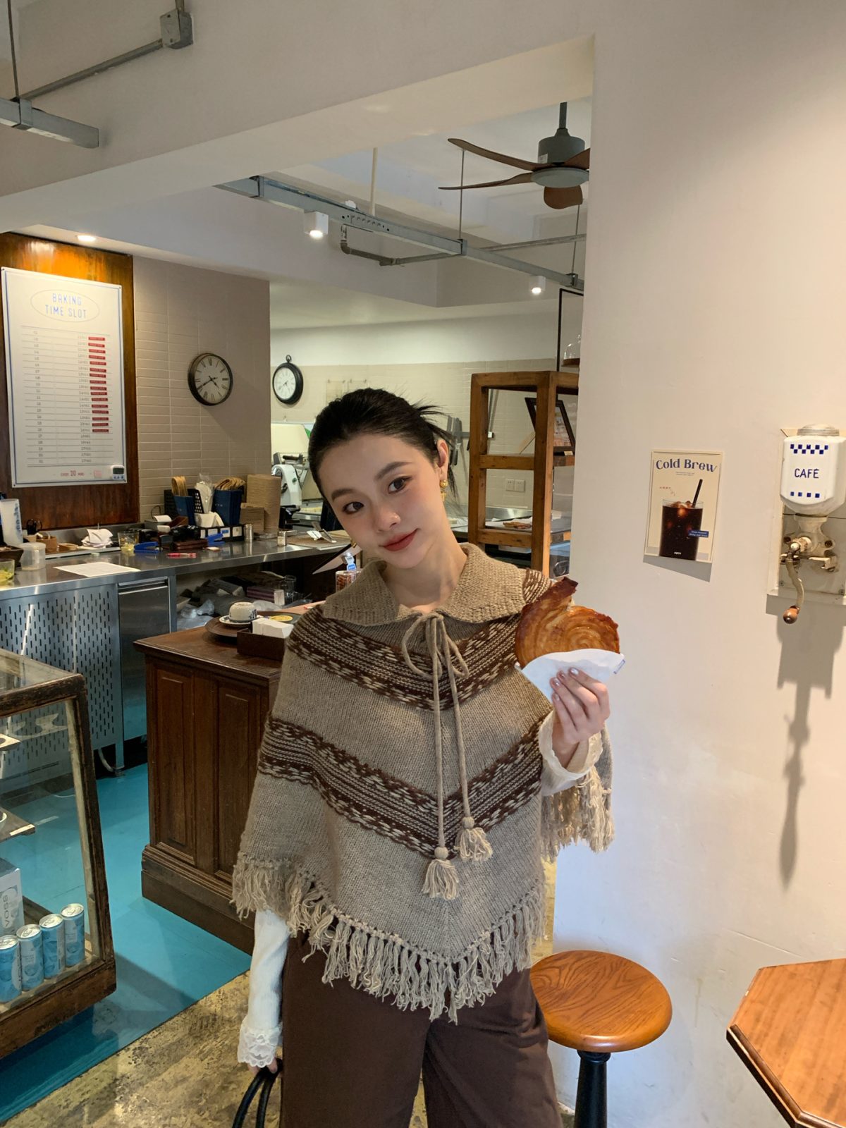 [Interpretation] NEWOPEN25 winter ethnic style retro fringed shawl sweater cropped coat women's C8201 - Image 1
