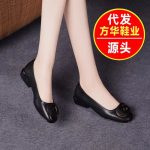 Mom's flat flats, women's soft leather shoes, round toe spring/summer 2026 summer soft-soled women's shoes, new model for bean ladle shoes