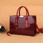 2026 cross-border wholesale crocodile pattern crossbody handbag European and American retro travel new fashion shoulder bag bag women's bag - Image 2