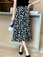 Small daisy floral skirt women's spring and summer, light and mature, foreign age, high-waisted skirt, fashionable and thin temperament, mermaid skirt - Image 3