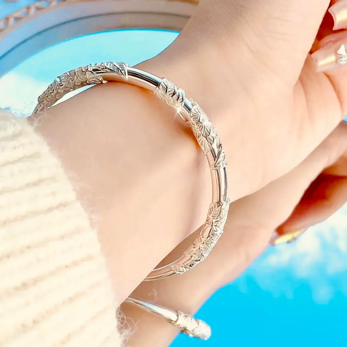 Flowers like brocade, Mobius ring bracelet, women's bracelet, light luxury, niche for girls' girlfriend's birthday gift bracelet - Image 3