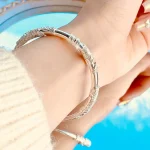 Flowers like brocade, Mobius ring bracelet, women's bracelet, light luxury, niche for girls' girlfriend's birthday gift bracelet - Image 3