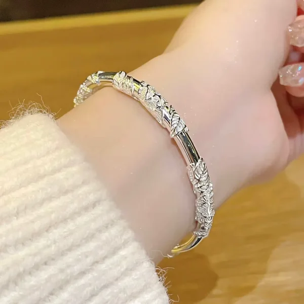 Flowers like brocade, Mobius ring bracelet, women's bracelet, light luxury, niche for girls' girlfriend's birthday gift bracelet