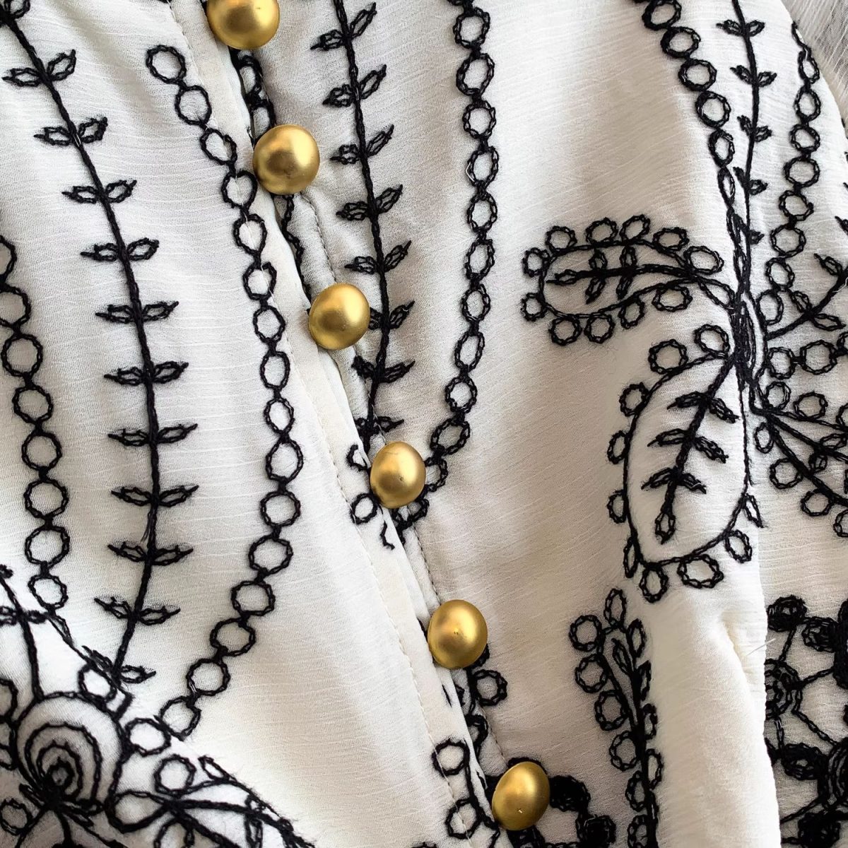 French vintage heavy industry embroidery stand-up collar lantern sleeve dress women's autumn and winter metal buckle waist slimming over the knee long skirt - Image 4
