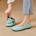 Round-toe genuine leather shallow flats for women, soft top and soft soles, lazy shoes for slip-on low-heel, comfortable, versatile closed-toe flats - Image 3