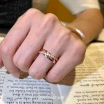 Aspartame three-ring entwined rhinestone ring for women, niche design with a light luxury and sophisticated feel, versatile for everyday wear - Image 4